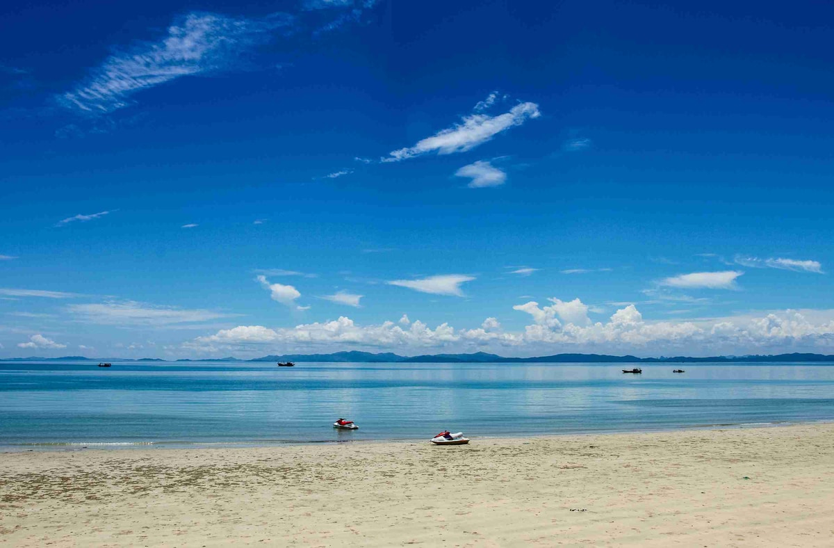 The best time to explore Co To Island is from April to June, when the weather is warm, the sea is calm, and the skies are crystal clear